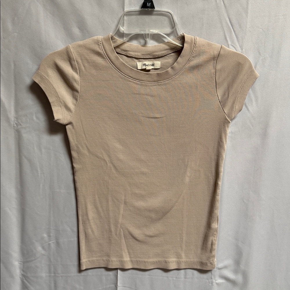Madewell Womens Brightside Rib Tee
Size: XXS
Shoulder to hem 20”
P107